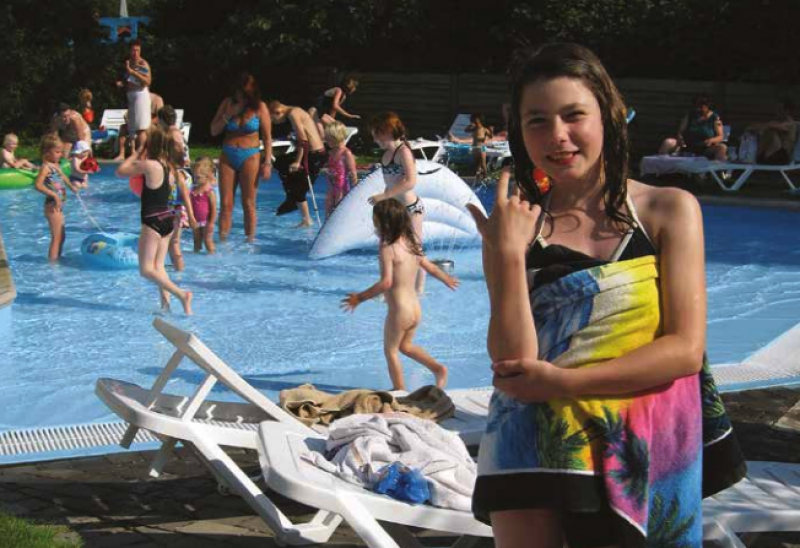 Enastående planterad familjeplats med perfekt lä och tillgång till skog och strand.